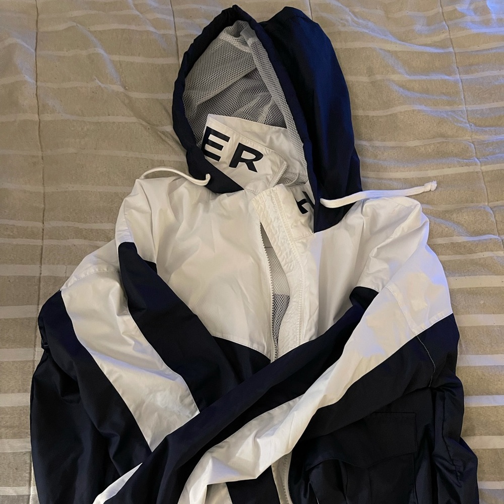 Hollister mesh-lined windbreaker